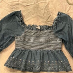 American Eagle Chambray denim smock peasant top. EUC SIZE medium